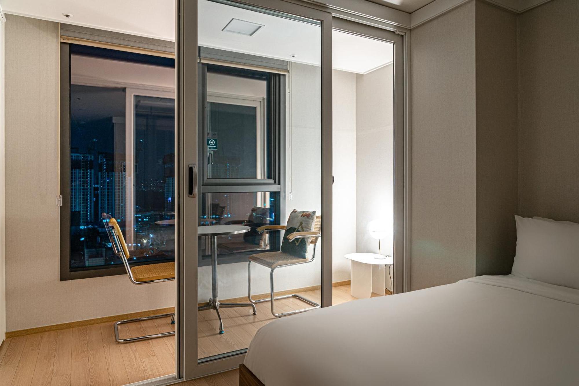 Urbanstay Myeongdong Сеул Екстериор снимка